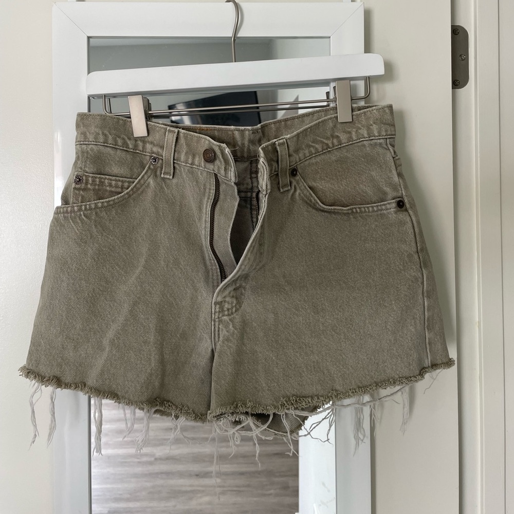 Levi's Olive Green 501 Cut-Off high-waisted shorts - Picture 2 of 11